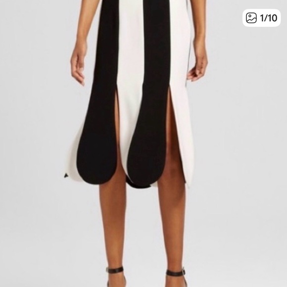 Victoria Beckham Dresses & Skirts - Victoria Beckham Black and White Paneled Midi Skirt with Scalloped Panels
